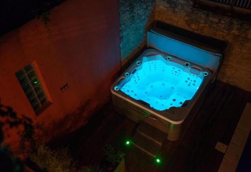 ベッドアンドブレックファースト Le Clos Art