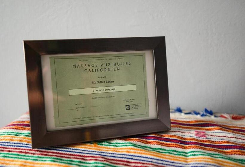 ベッドアンドブレックファースト Le Clos Art