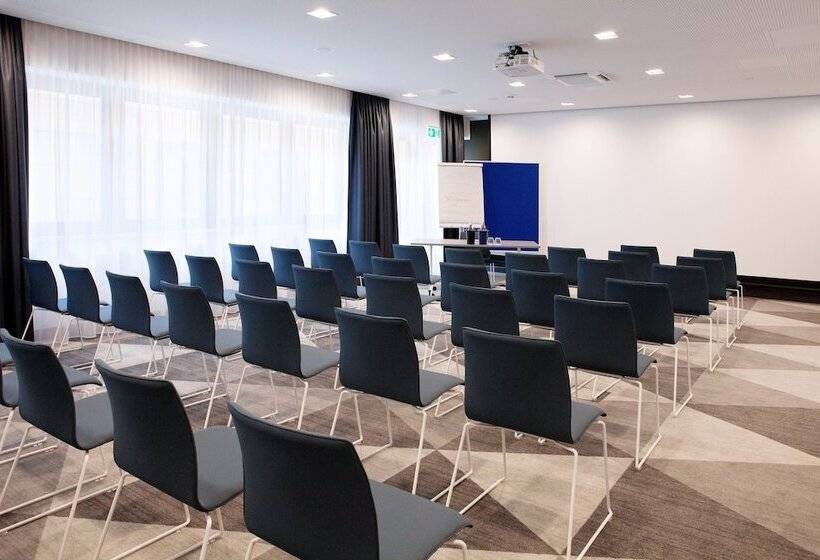 Отель Holiday Inn Express Fürth, An Ihg