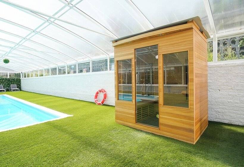 Luxury Spa Party Home   Pool Hottub Bar Sauna