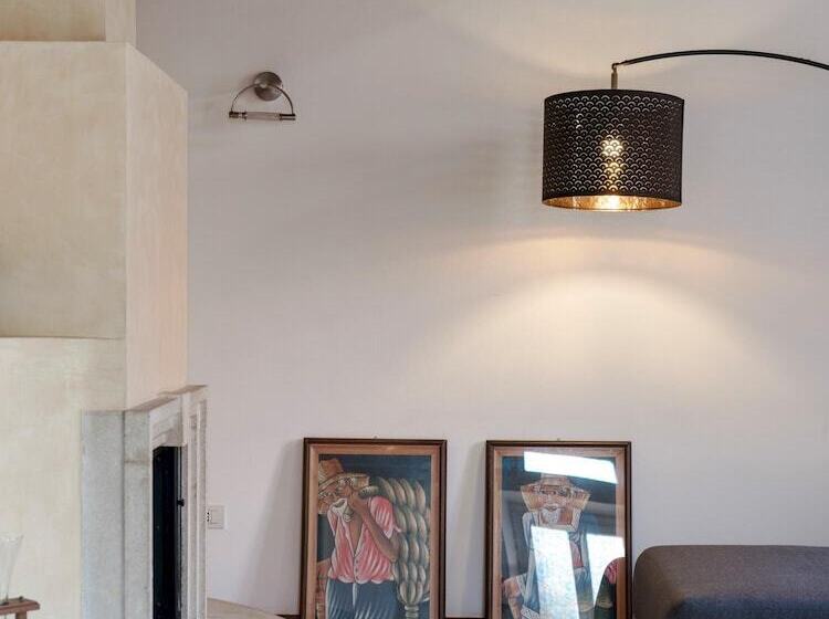 Duplex Open Space With Private Courtyard In Center