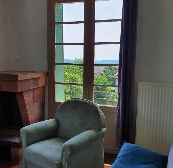 Big Summer House In The Charming Village Of Meyssac