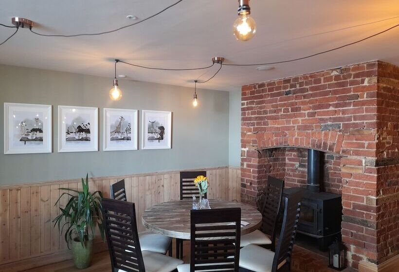 ホテル The Olive Well