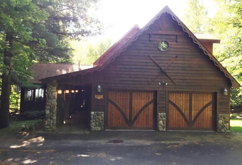 Lazy Pines Lodge