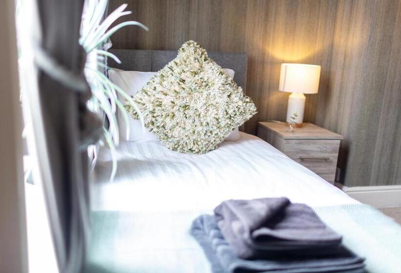 Logan House, Modern And Spacious Townhouse Close To City Centre