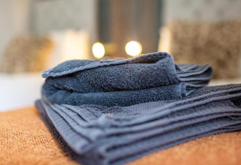 Logan House, Modern And Spacious Townhouse Close To City Centre