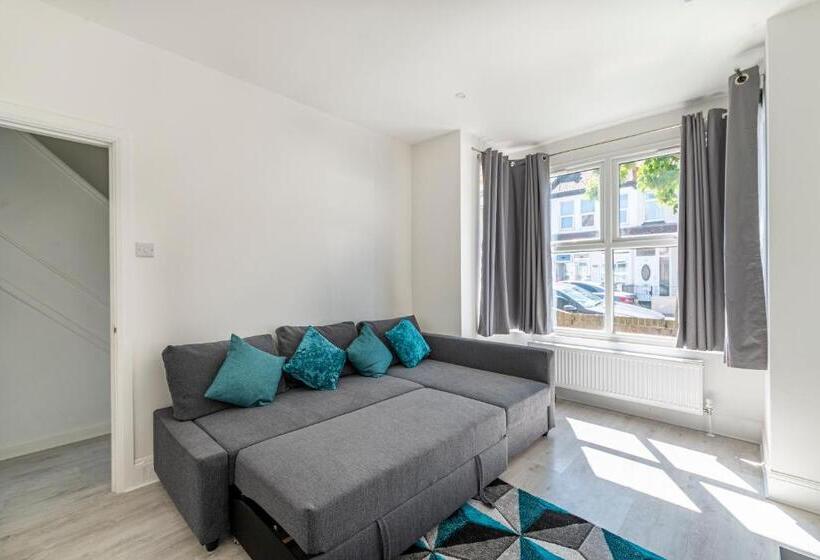 Spacious 3br House Near Southend Pier