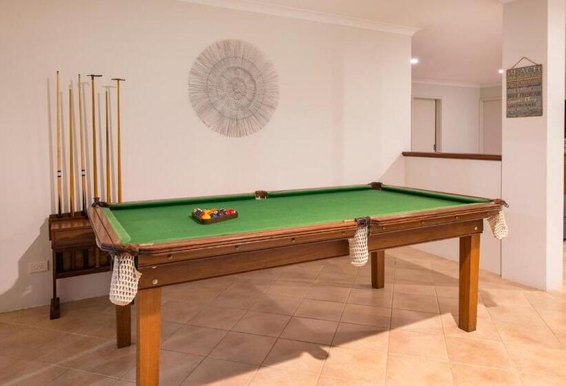 Beach & Trees, Beachfront Siesta Park