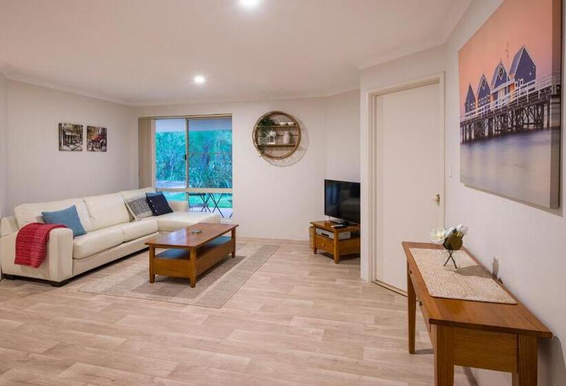 Beach & Trees, Beachfront Siesta Park