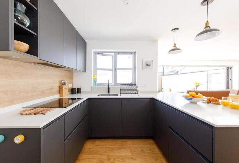 Delightful Seaside Hideaway 5 Mins To Beach