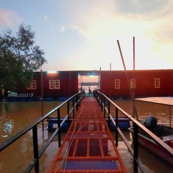 هتل Oyo Home 90515 Rin Rakit Water Hut