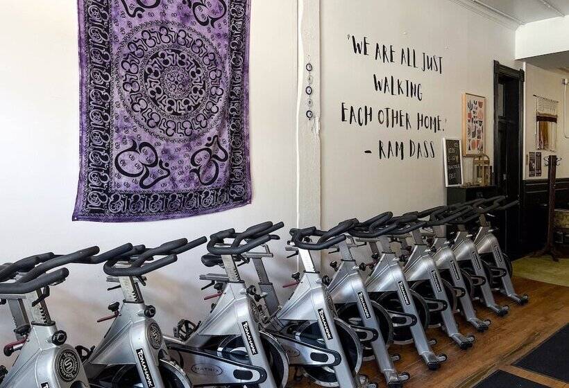 هتل The Oliver Inn