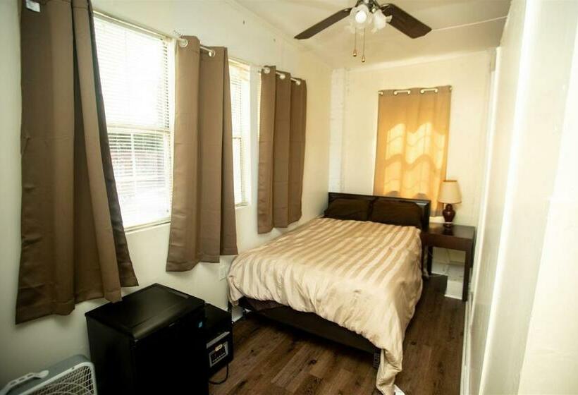 بنسيون Historic House On The Hilldownstairs Only