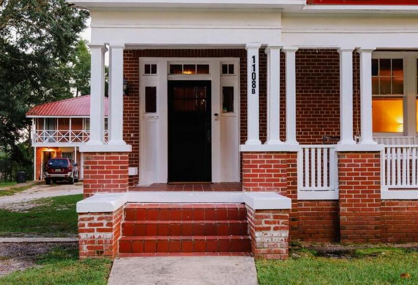 بنسيون Historic House On The Hilldownstairs Only