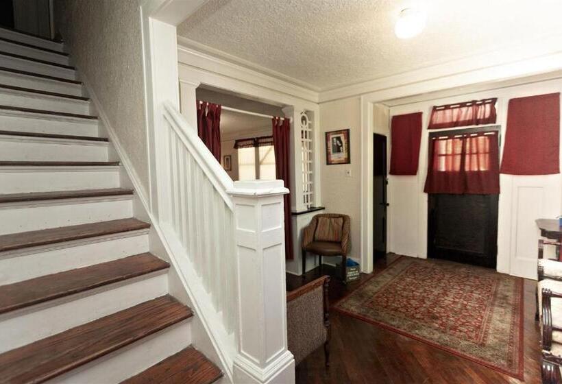 بنسيون Historic House On The Hilldownstairs Only