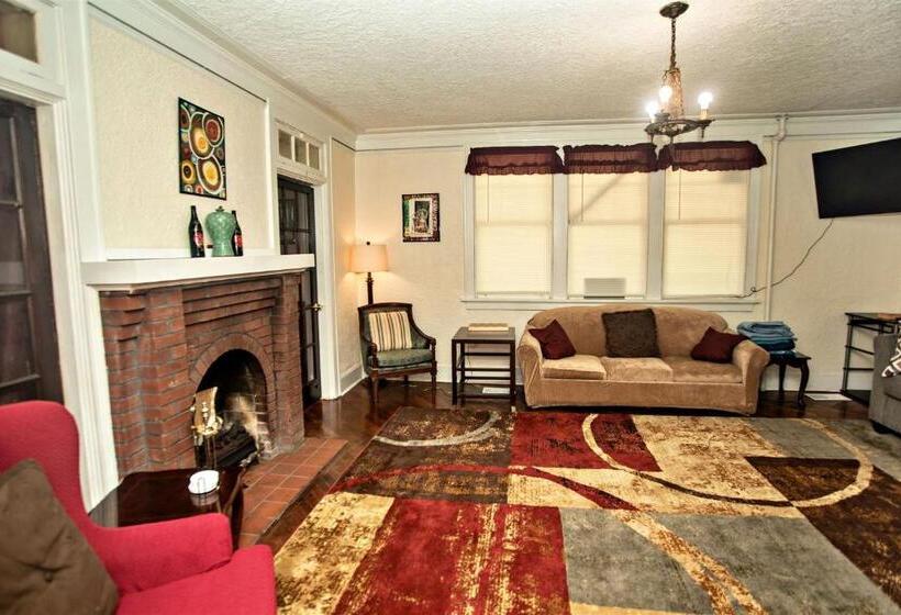 بنسيون Historic House On The Hilldownstairs Only