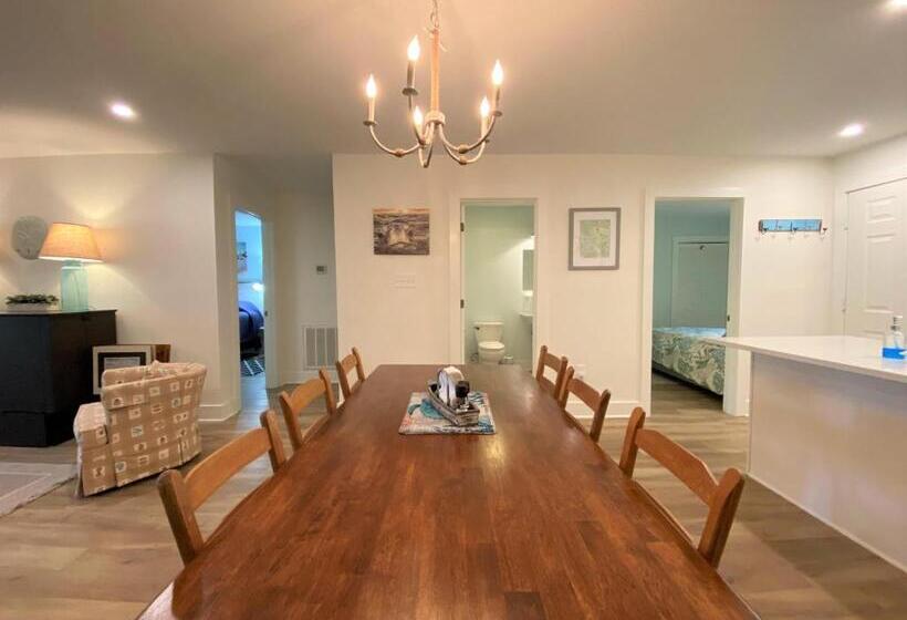 327 Palmetto Walk   Wine Down