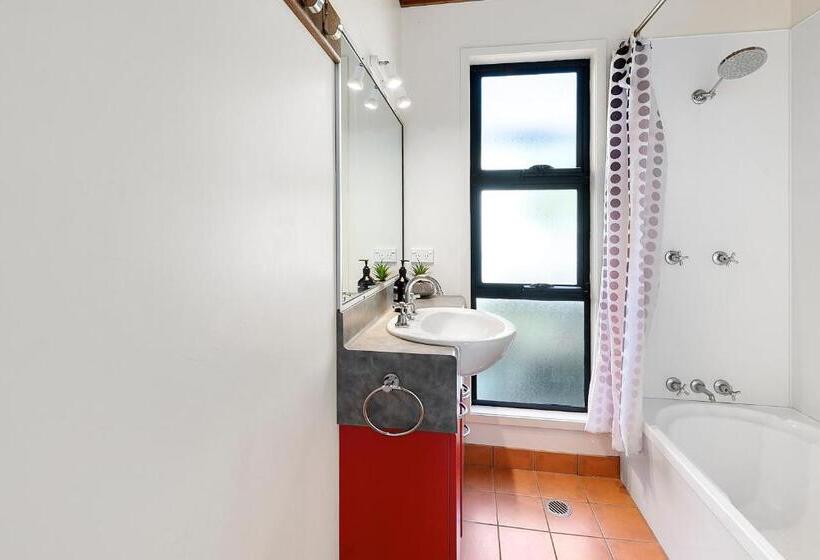Coasting   Straddie Style Beach House