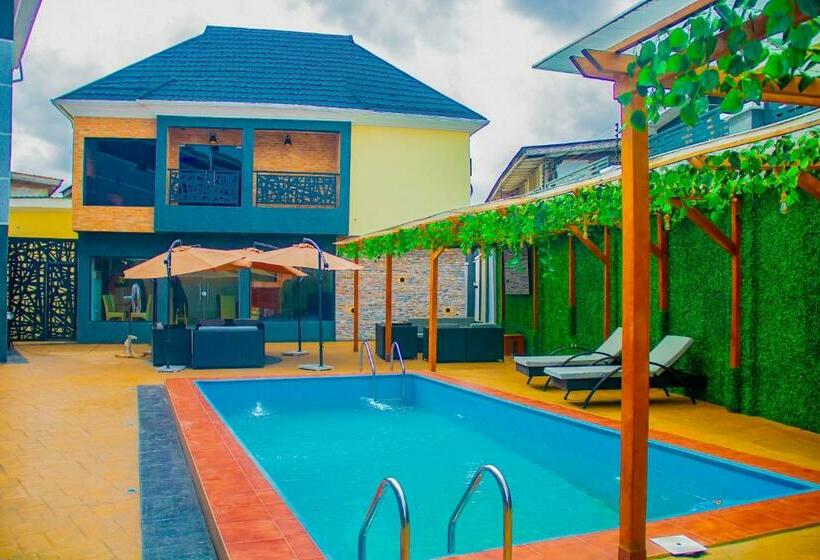 هتل Adun Suites