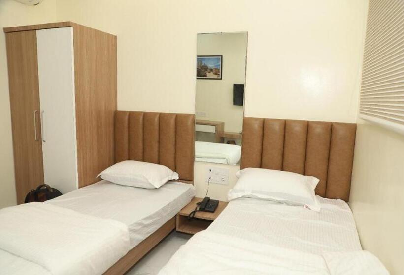 בית מלון כפרי Id Square Residency Parbhani