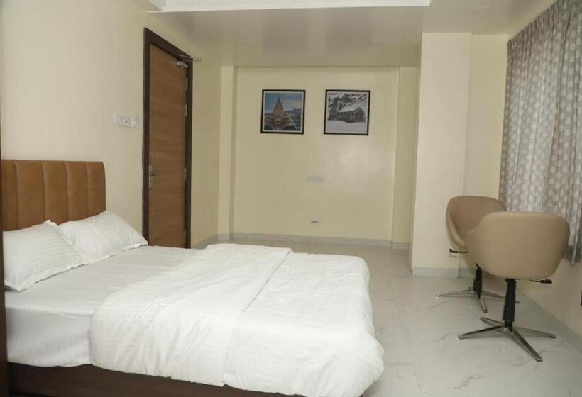 בית מלון כפרי Id Square Residency Parbhani