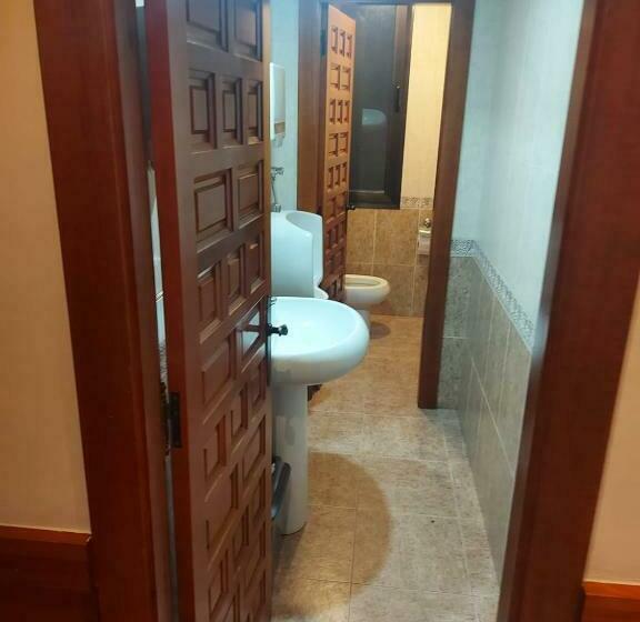 호스텔 Hostal Linares