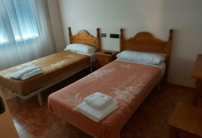 호스텔 Hostal Linares