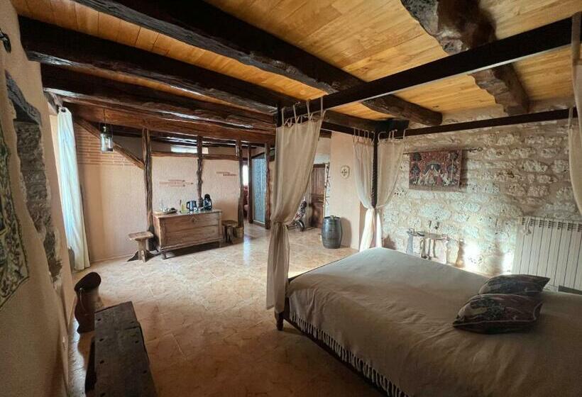 تختخواب و صبحانه Le Relais Des Chevaliers Suite Des Seigneurs