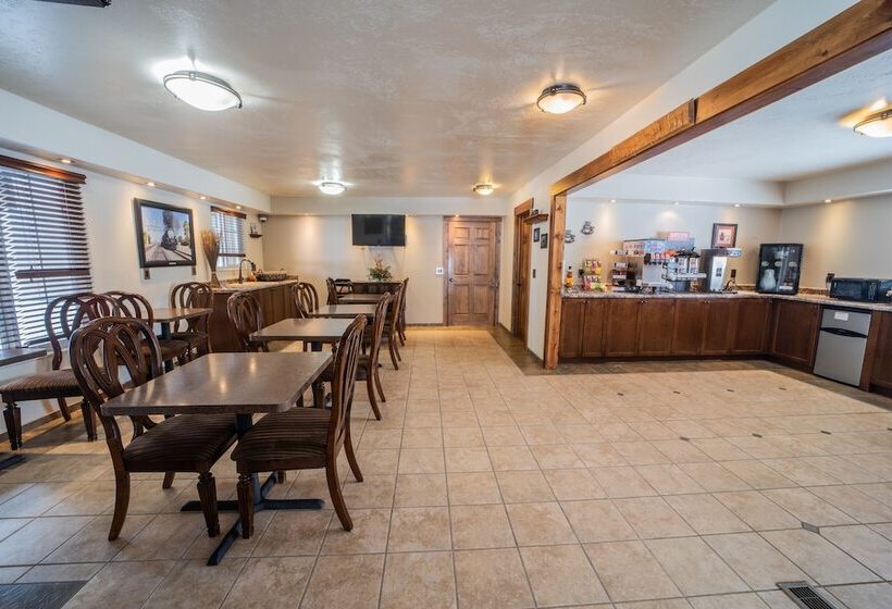 Отель Clover Creek Inn