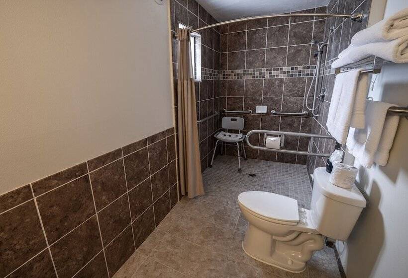 בית מלון כפרי Clover Creek Inn