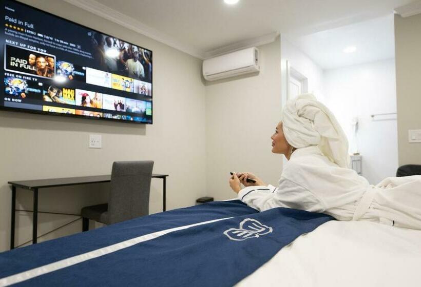 モーテル Omeo Suites