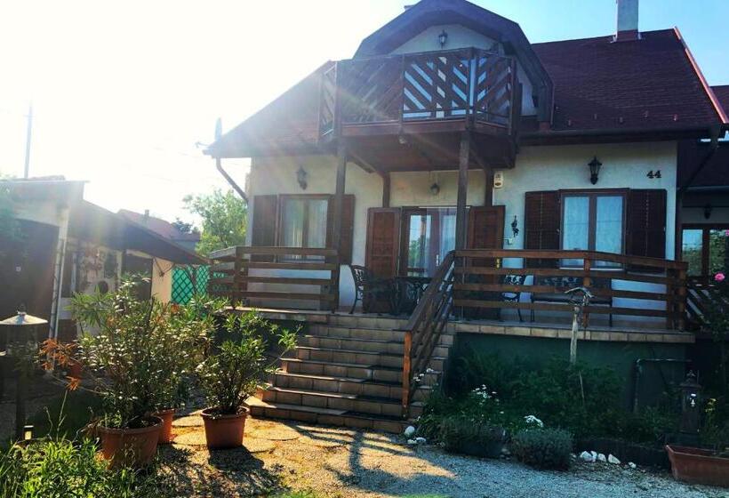 펜션 Balaton Vendégház Paloznak