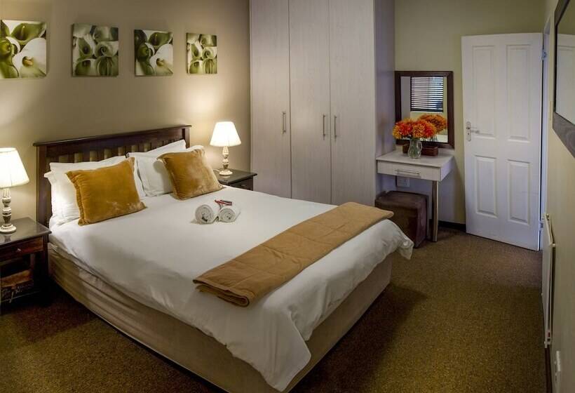 ペンション Room In B&b   Cozy Guest Room With Double Bed, Sofa Bed And Kitchen, Near Port Elizabeth