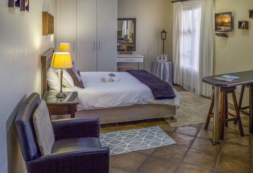 ペンション Room In B&b   Cozy Guest Room With Double Bed, Sofa Bed And Kitchen, Near Port Elizabeth