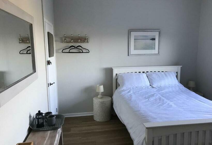 Пансион Raymond House B&b Penally, Tenby