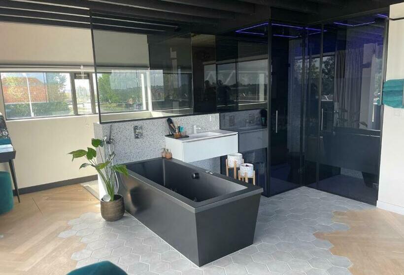 Above And Beyond Luxe Suite Met Sauna En Stoomdouche