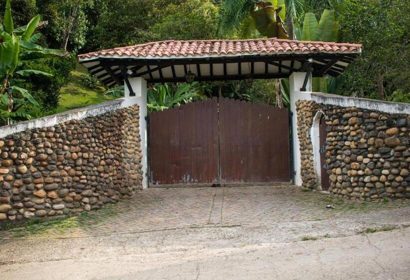 בית מלון כפרי Guacaná