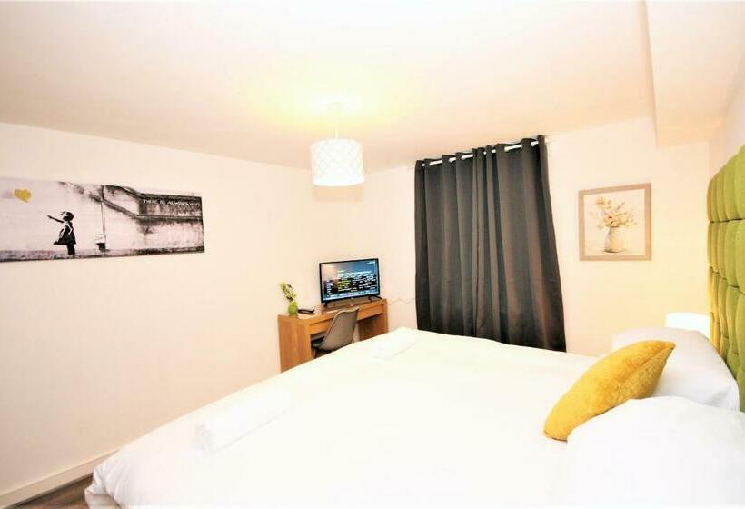 بنسيون The Aldgate Rooms