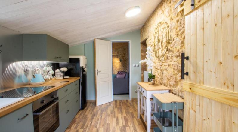 Romantic Bijou Gite With Shared Pool