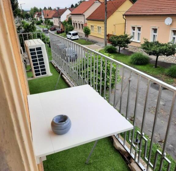 Lezser Apartman