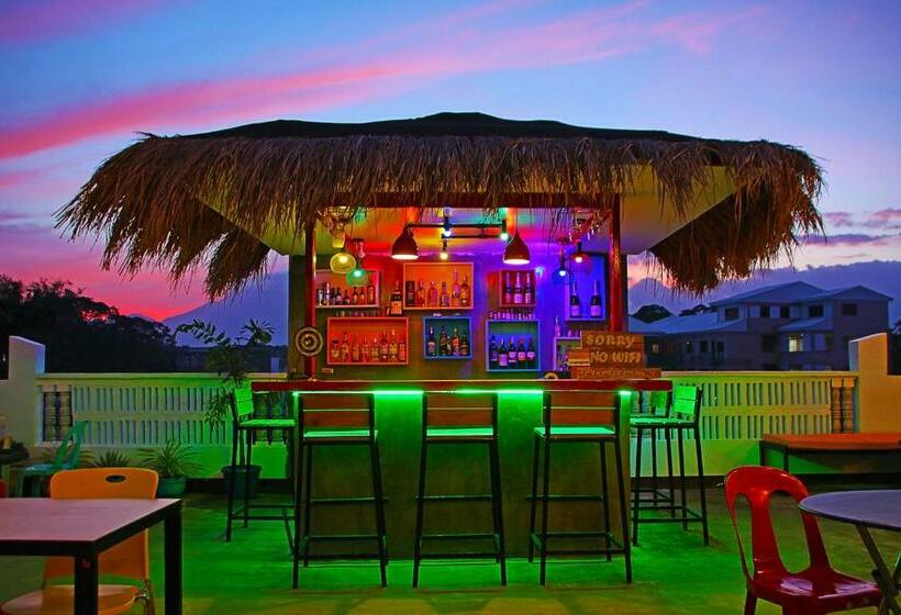 هاستل Antwet Backpacker S Inn & Rooftop Bar