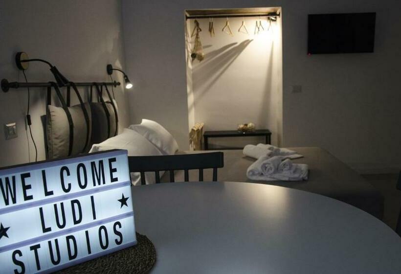 تختخواب و صبحانه Ludi Studios