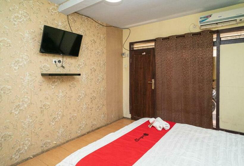Отель Reddoorz Near Cyber Mall