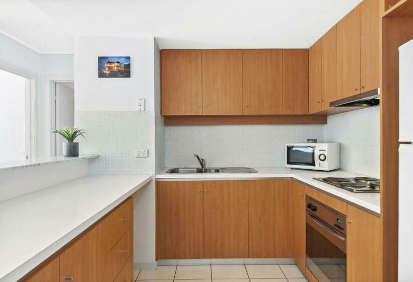 Apartment 6 Pacific Apartments