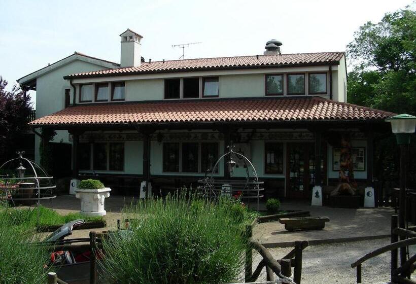 فندق Agriturismo Mezzaluna