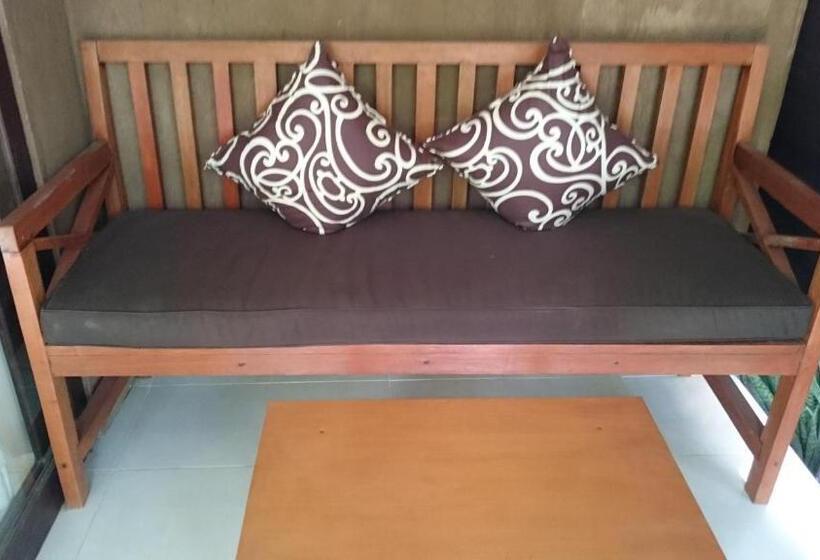 پانسیون Barracuda Beach Hostel