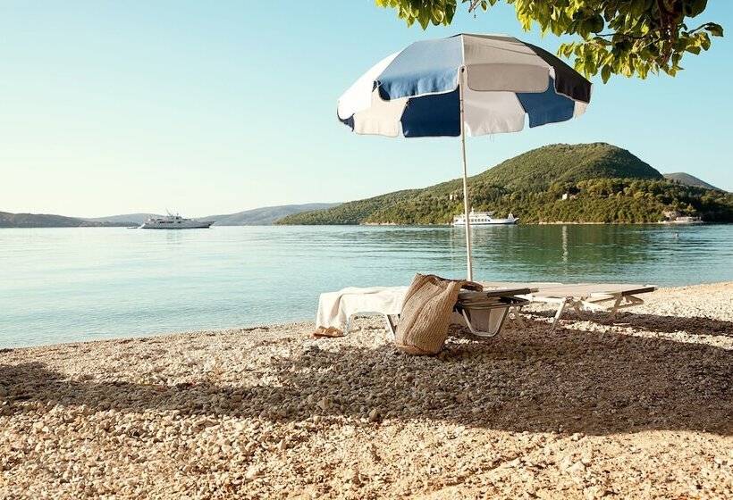 בית מלון כפרי Avra Beach