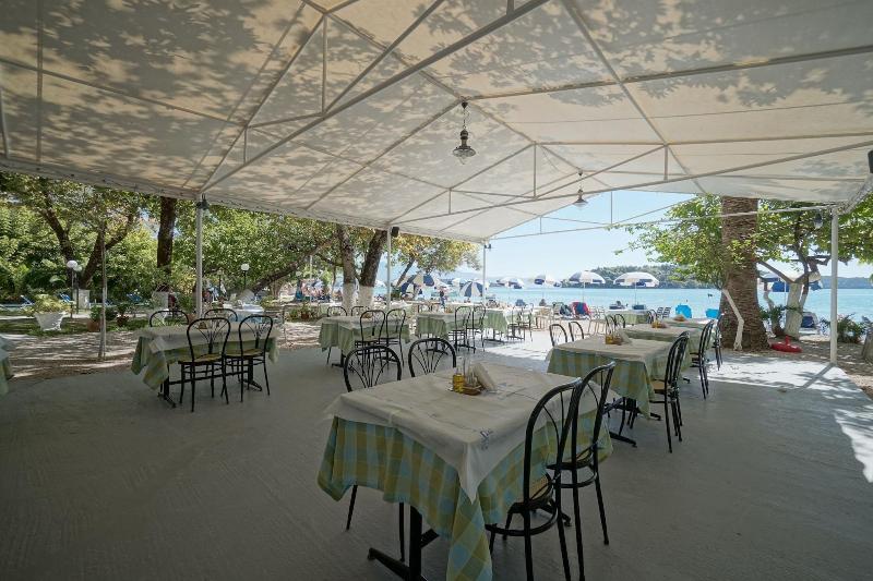 בית מלון כפרי Avra Beach