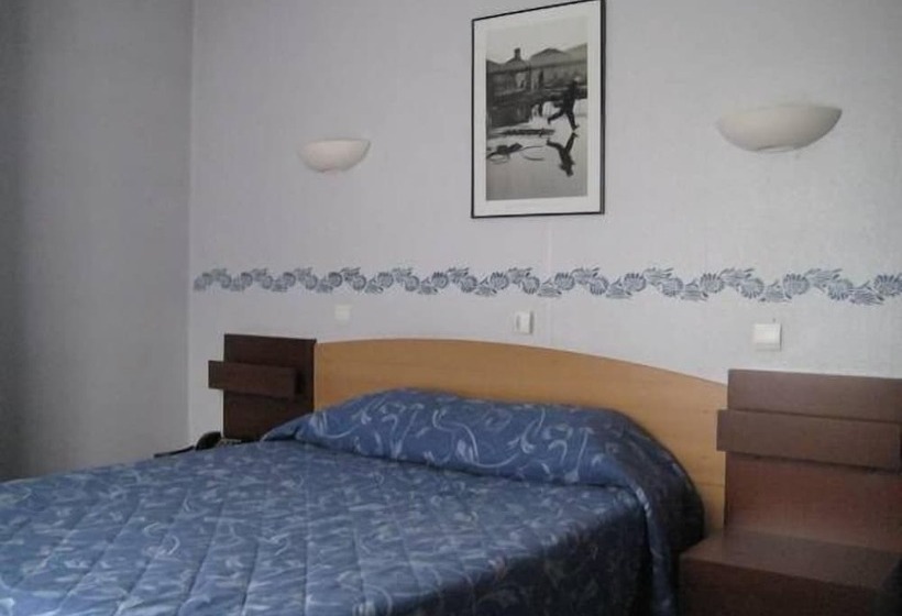 هتل Hôtel Le Domino