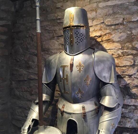 Отель Hôtel Les Vieilles Tours Rocamadour